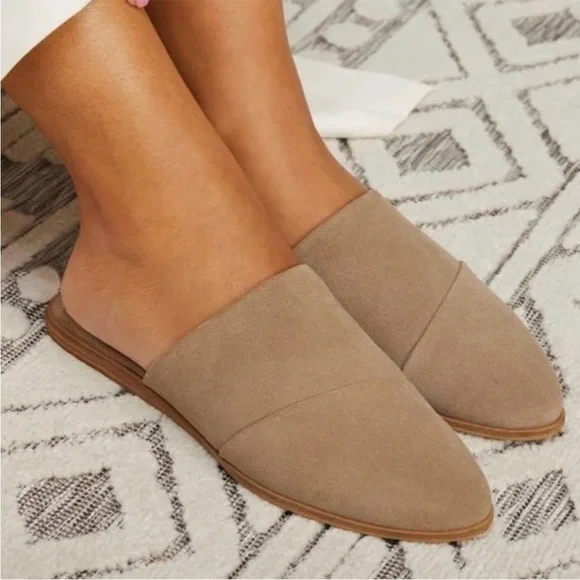 Like New Toms Leather Jade Mule Flats Taupe
Size 10 - Picture 2 of 8